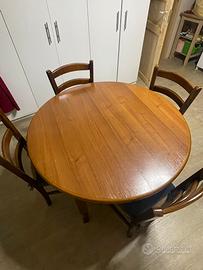 Tavolo rotondo con 4 sedie