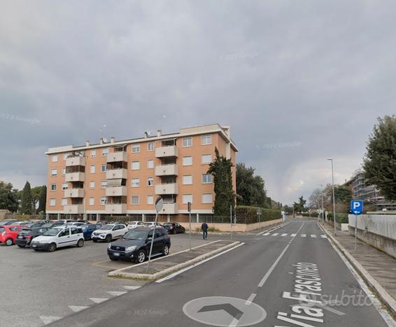 Tiburtina trilocale arredato con balcone