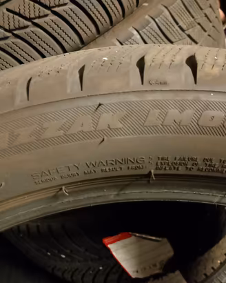 4 gomme Bridgestone  235 45 R20 