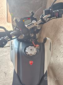 Ducati hyper strada 821