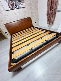 Struttura letto con comodini