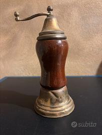 Macinapepe con carillon.