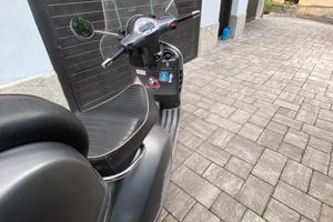 Vespa 300