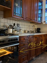 Cucina completa con forno e fornelli