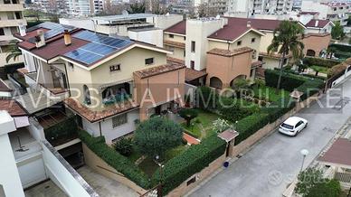 Villa vicina ad aversa con giardino e ascensore