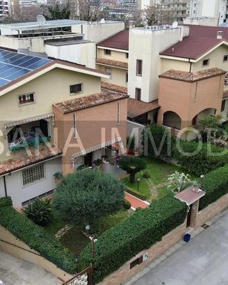 Villa vicina ad aversa con giardino e ascensore