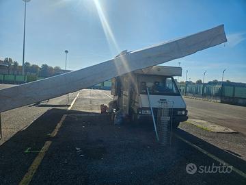 Vendita autonegozio con tenda per mercati