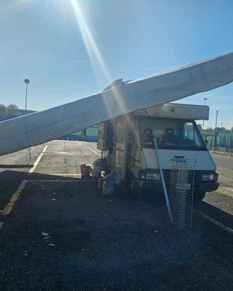 Vendita autonegozio con tenda per mercati