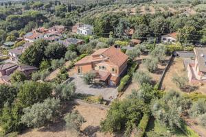 VILLA SINGOLA A VETRALLA