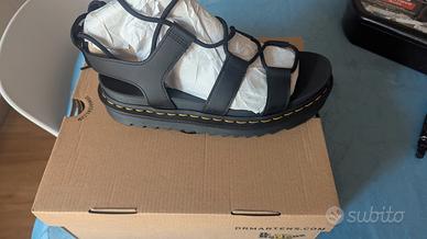 sandali Dr. Martens modello nartilla