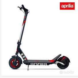 Monopattino Aprilia Esr2 con frecce