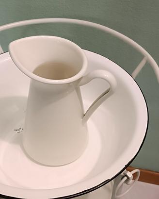 Set toilette da camera in stile vintage 