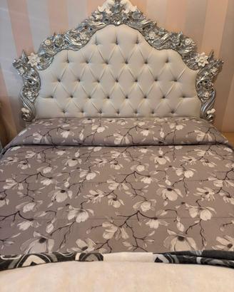 Letto matrimoniale. 