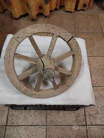 ruora antica in legno per cariola