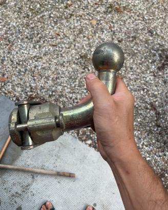 Gancio traino estraibile marca Ellebi