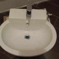 1 Lavandino sospeso da bagno come nuovo