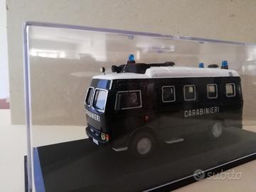 Modellino fiat iveco om 55 carabinieri