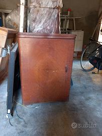 Macchina da cucire con mobile