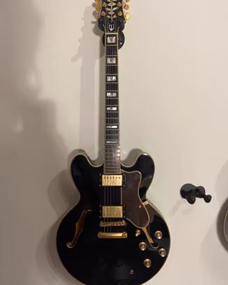 Epiphone Sheraton II Pro Ebony con custodia rigida