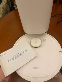 Robot aspirapolvere e lavapavimenti