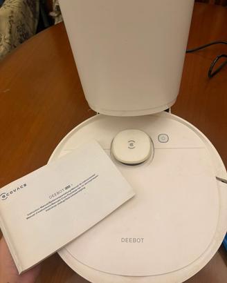 Robot aspirapolvere e lavapavimenti