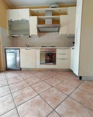 Cucina angolare completa di elettrodomestici