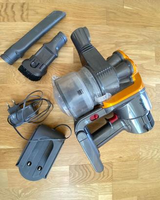 aspirapolvere dyson completo ma difettoso