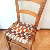 Seggiolina, sedia vintage in legno, solida,stabile