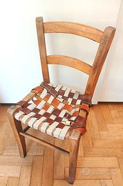 Seggiolina, sedia vintage in legno, solida,stabile