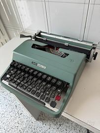Macchina da scrivere Olivetti Lettera 32