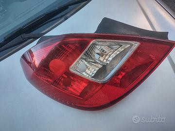 fanale posteriore sinistro Opel Corsa d 5 porte