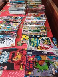 Centinaia di fumetti super eroi Marvel e altro