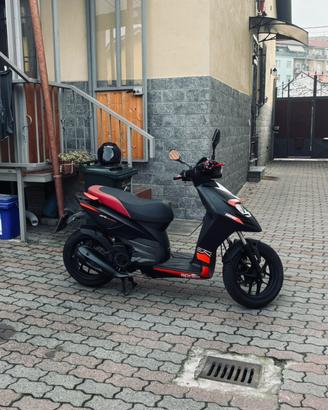 Aprilia sr motard 125