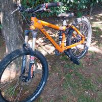 Mtb DH Kona Stinky 24