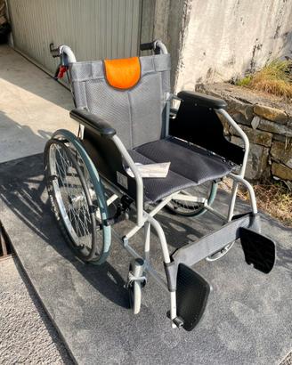 Sedia a rotelle in alluminio