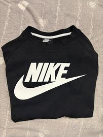 Felpa Nike nera con logo bianco sul petto Taglia M