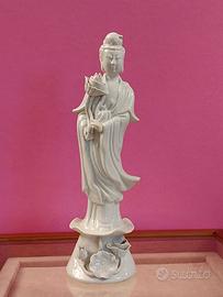 Statuetta Dea buddista Guanyin ceramica bianca