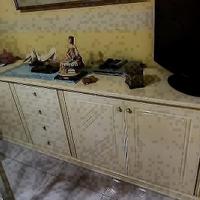 Tavolo sedie vetrina credenza