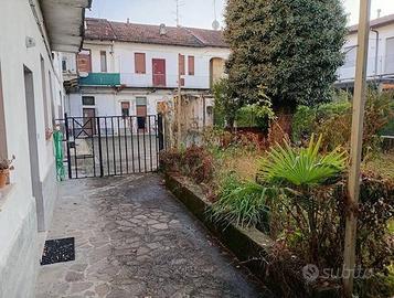 Villa di 300 m² con 5 locali e box auto a Monza