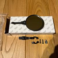 Specchietto retrovisore universale