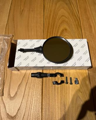 Specchietto retrovisore universale