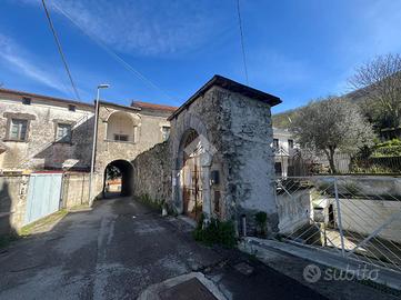 CASA DI CORTE A BARONISSI