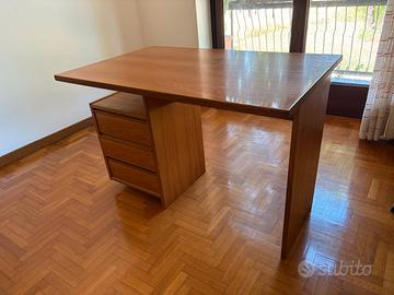 Cattedra vintage in legno con sedia coordinata