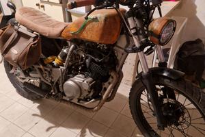 Moto scrambler Yamaha XT 600