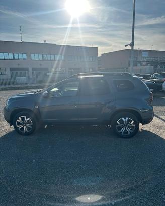 Dacia duster grigio 2023