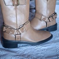 Stivali beige nuovi,mai usati