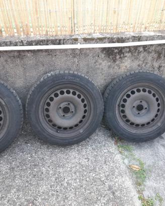 Gomme con cerchio invernali