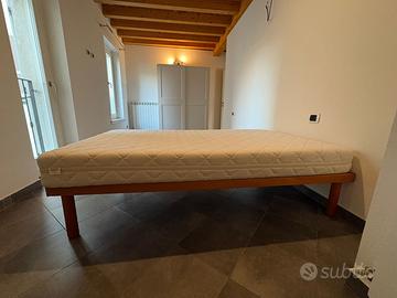 Letto alla francese (materasso + rete a doghe)