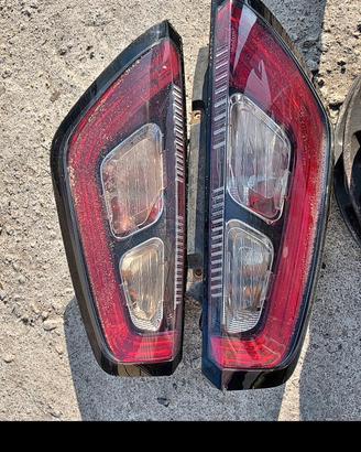 Fanali anteriori fiat punto