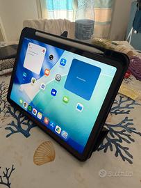 Apple Ipad Air 11 pollici M4 con magic keybord
